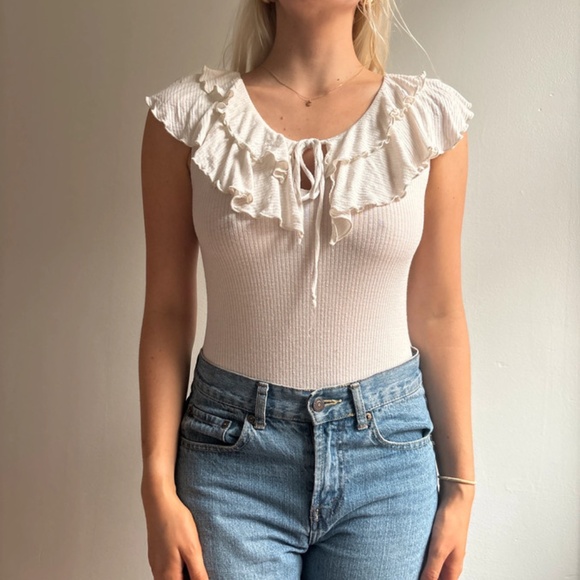 white ribbed ruffle neckline keyhole bow bodysuit - Picture 2 of 6